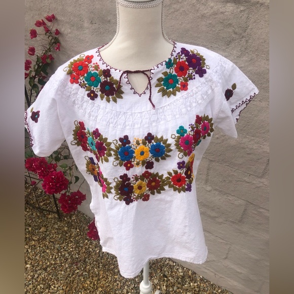 Vintage hand embroidered bohemian flower Mexican tihuana linen blouse - Picture 5 of 13